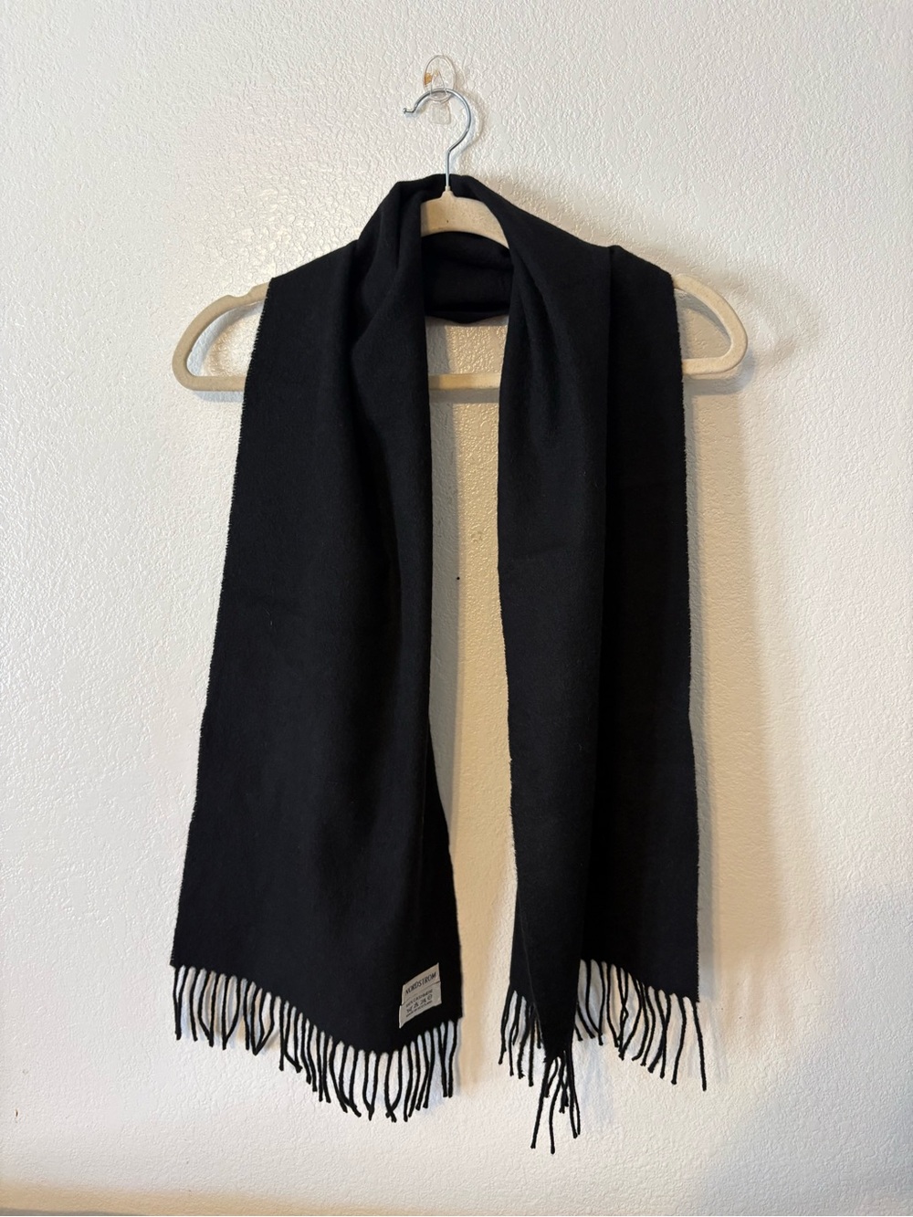 Cashmere Scarf - Classic Winter Accessory - Picture 2 of 3